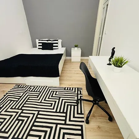 Hostel Luxury In Centre, Location *