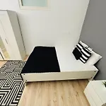 Hostel Luxury In Centre, Location *